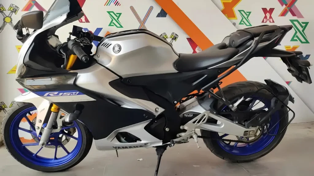 Yamaha R15 V4